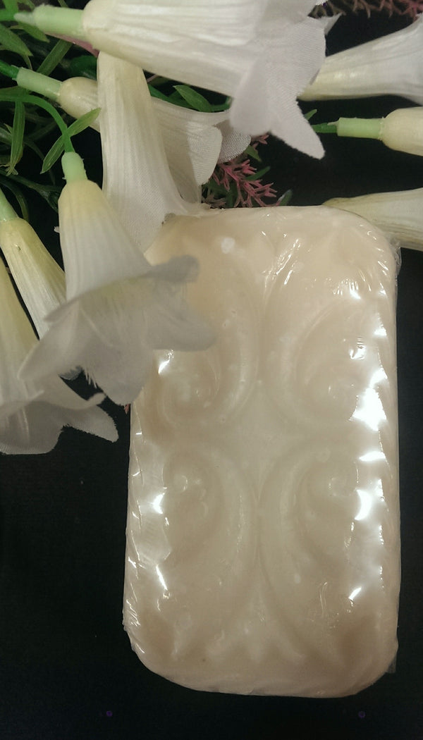 Tuberose - Sweet, Soft Tuberose Floral scent with Hints of Vanilla in Mango Butter Glycerin. 5oz bar